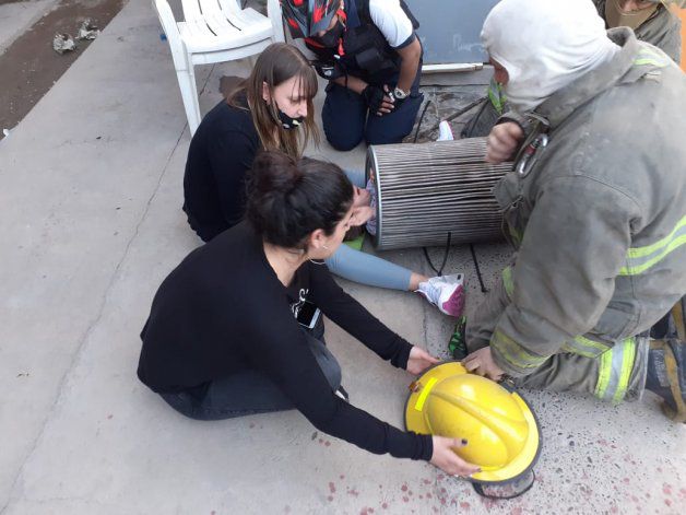 Neuquén | Una nena de 3 años quedó atascada en el filtro de aire de un camión
