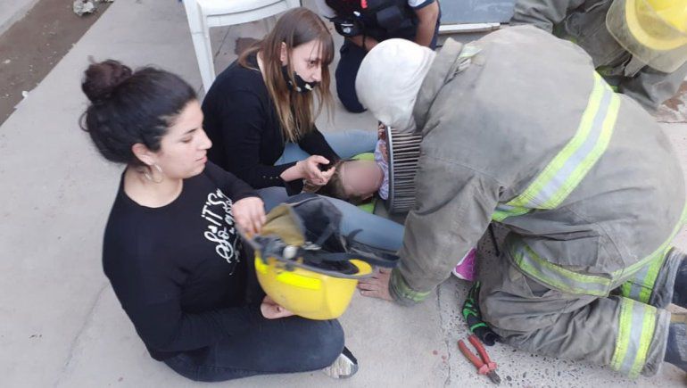 Neuquén | Una nena de 3 años quedó atascada en el filtro de aire de un camión