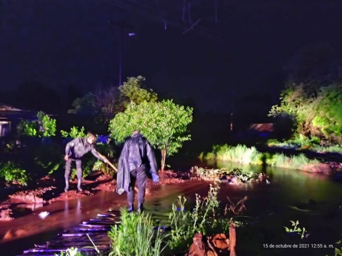 Evacuaron a varias familias