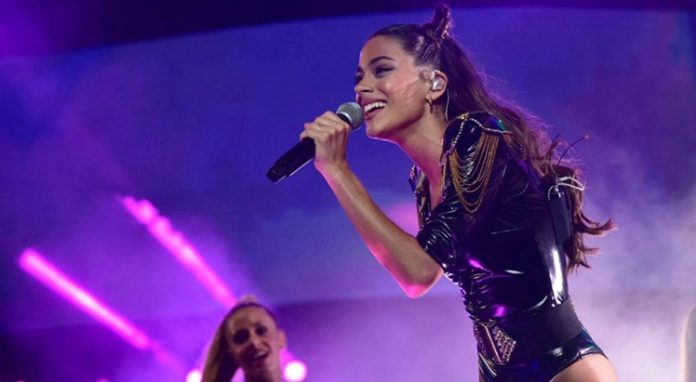 show de tini en la cascada