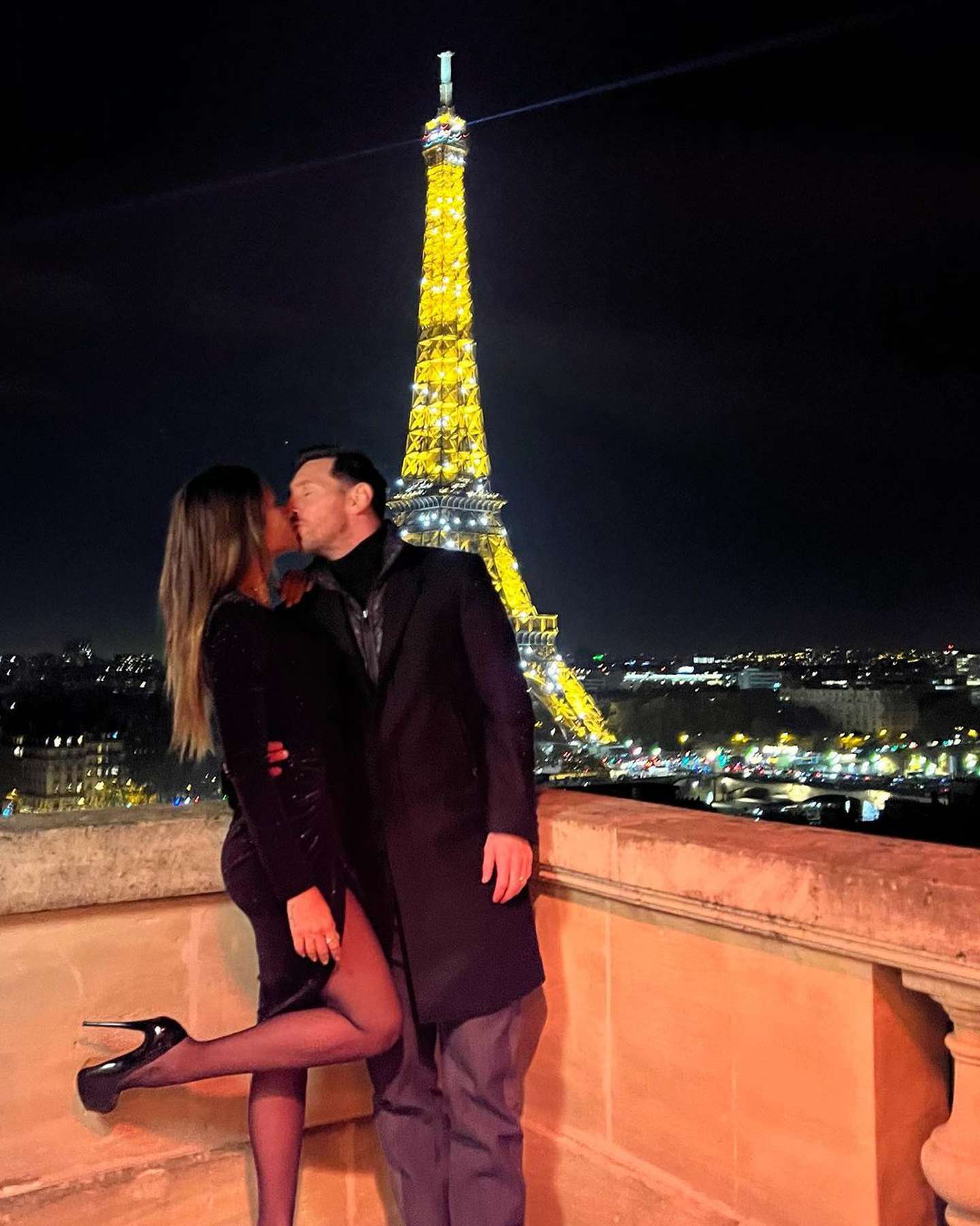 El último fin de semana, de hecho, fue a cenar con su esposa a un glamoroso restaurante a metros de la Torre Eiffel.