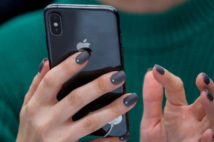 Aduana subasta iPhones, Macbooks, relojes inteligentes y consolas de videojuegos