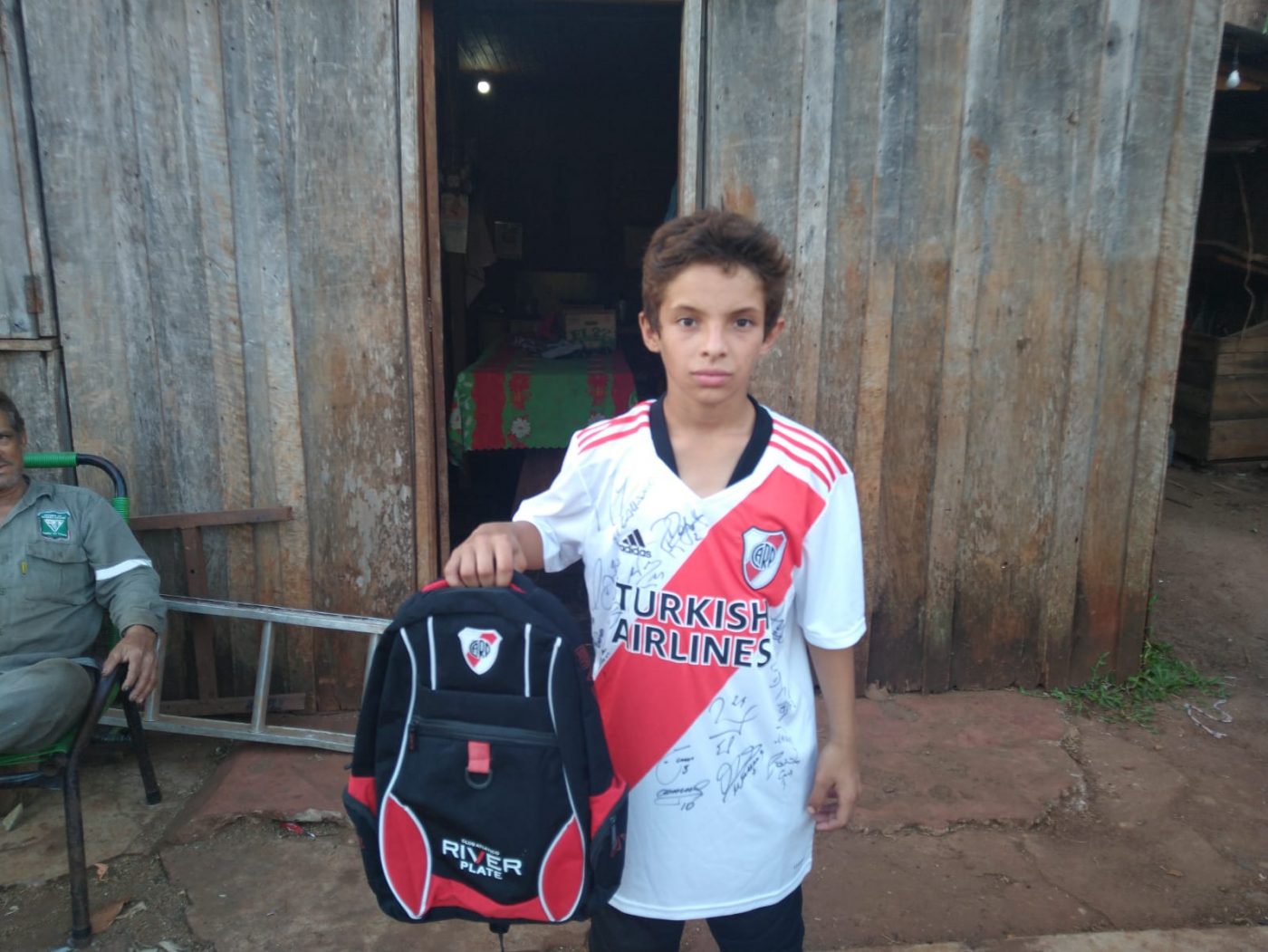 sin embargo Representar tribu El plantel de River Plate le cumplió el sueño a un niño de 11 años en  Puerto Iguazú