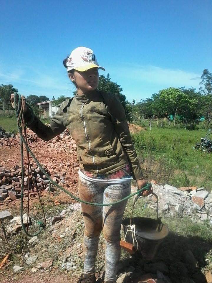 se recibió de abogada trabajando como ayudante de albañil