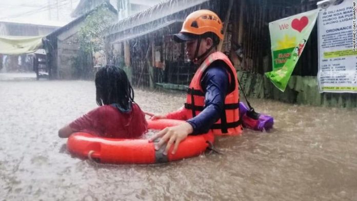 El Supertifón Rai tocó tierra en Filipinas y causó evacuaciones masivas