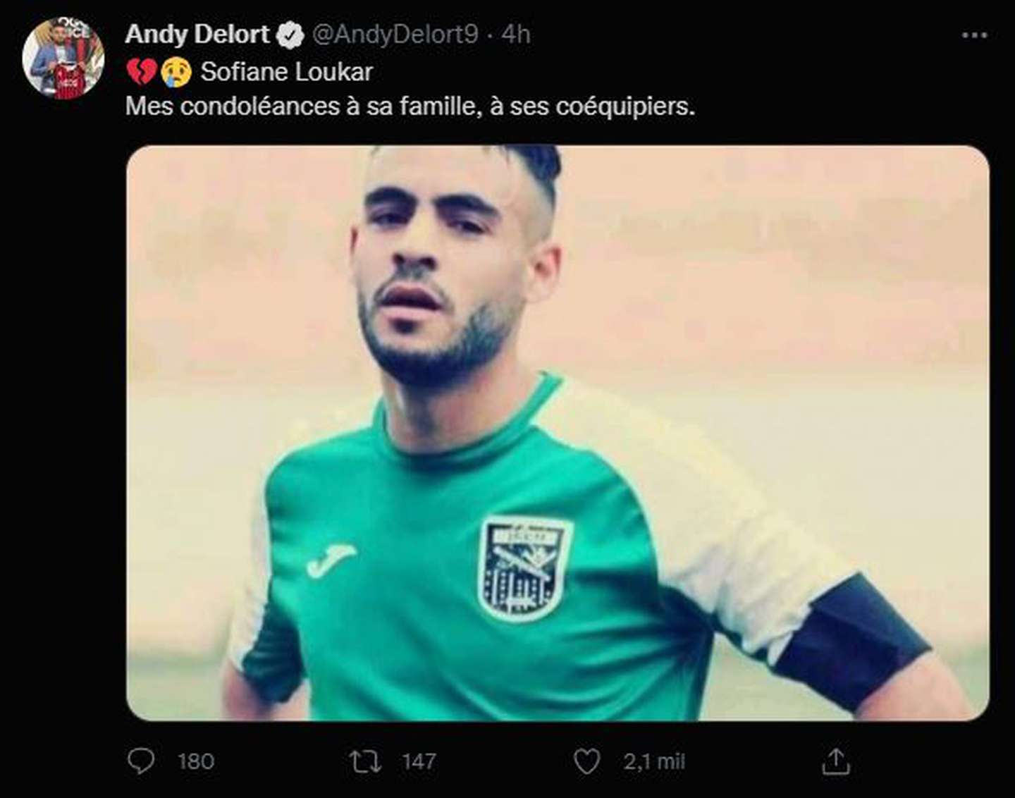Conmoción en el fútbol: un jugador murió por un golpe en la cabeza en pleno partido en Argelia