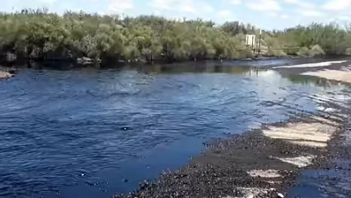 derrame de petróleo en Río Negro
