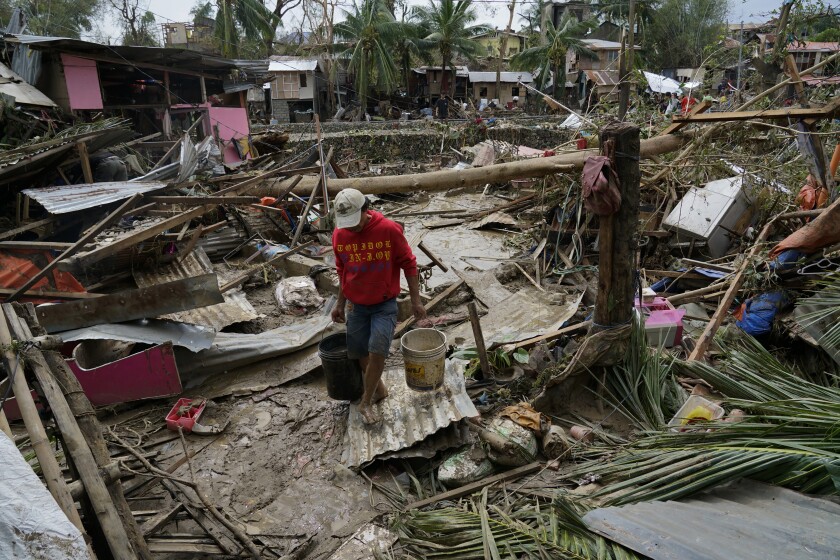 El Tifón Rai ya deja más de 100 muertos en Filipinas
