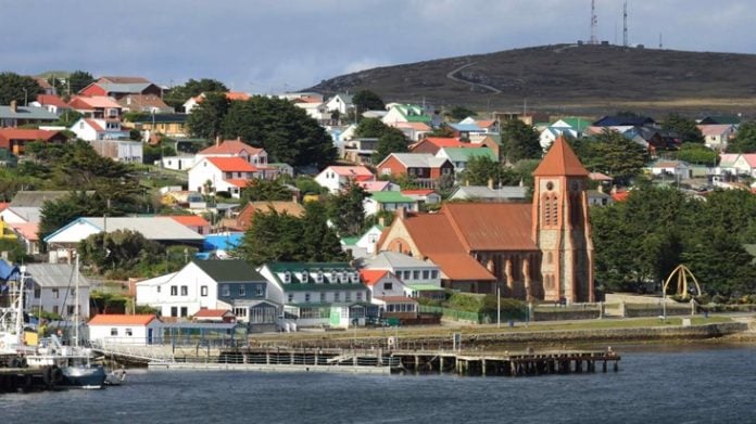 Argentina ofrece viajes aéreos a residentes de las Islas Malvinas