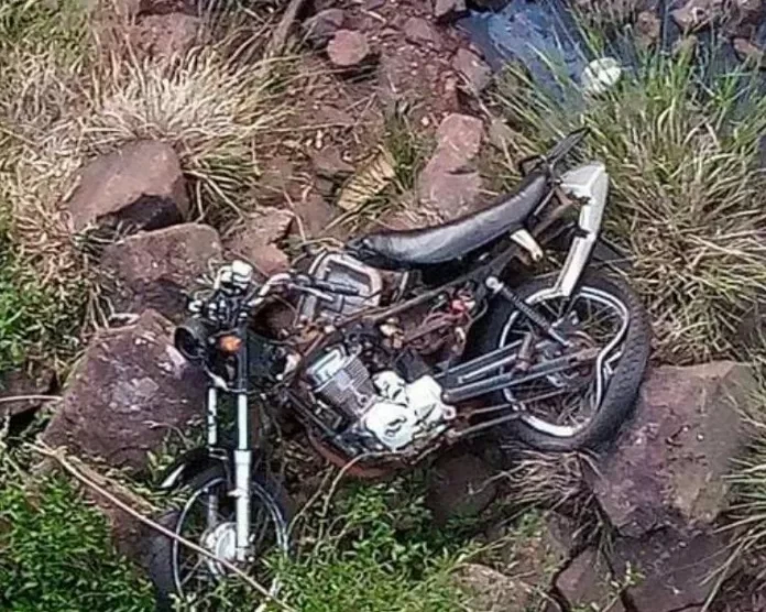 Trágico accidente en Bonpland| Un hombre murió tras despistar con su moto y caer a un arroyo