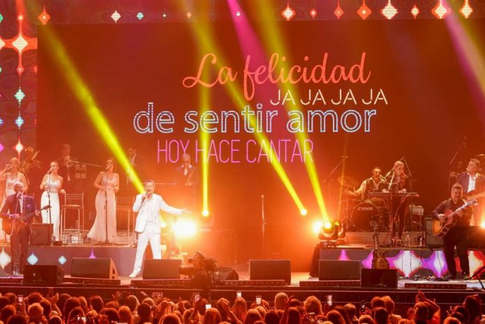 Palito Ortega inició su Tour Despedida “Gracias” ante un Estadio Luna Park repleto