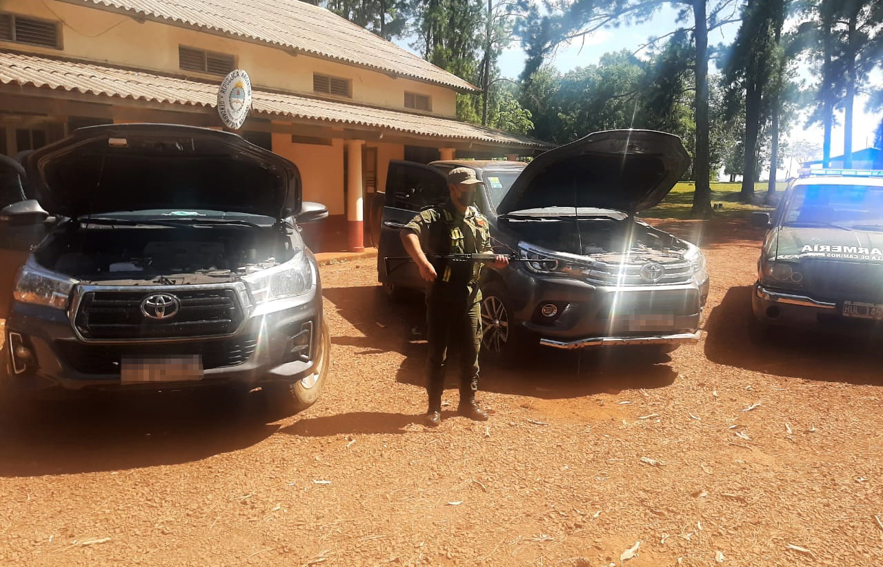 Gendarmería incautó 2 camionetas que tenían pedido de secuestro por robo