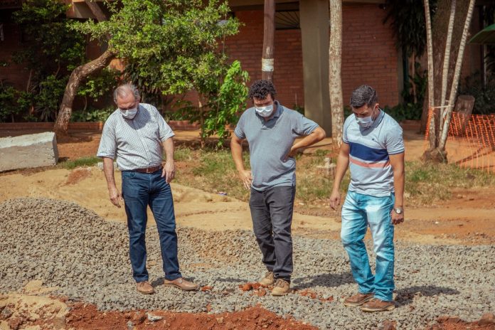 Posadas| Leonardo Stelatto inspeccionó avances de obra hidráulica que beneficiará a familias del barrio Apos y 1º de Mayo