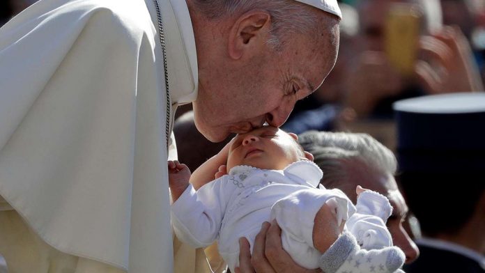 El Papa Francisco criticó a quienes eligen no tener hijos