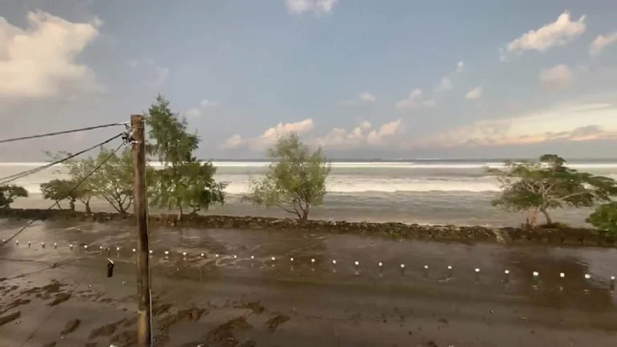 tsunami en las costas de Tonga