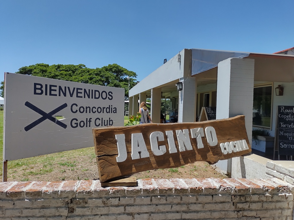 Jacinto cocina en Concordia