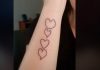 se tatuó corazones dibujados por cada uno de sus abuelos