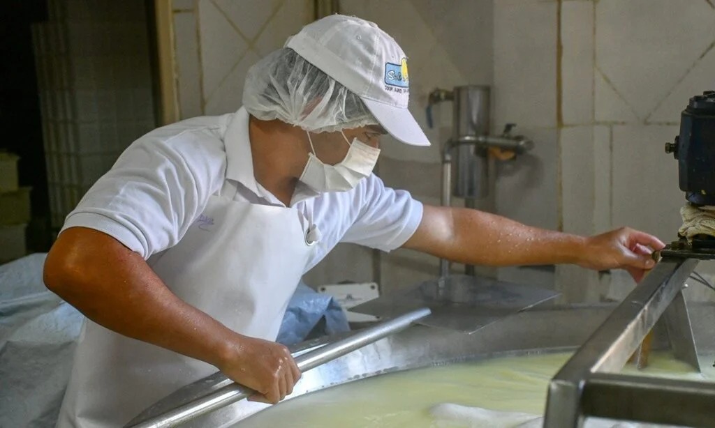 la escasez y aumento de precio del queso