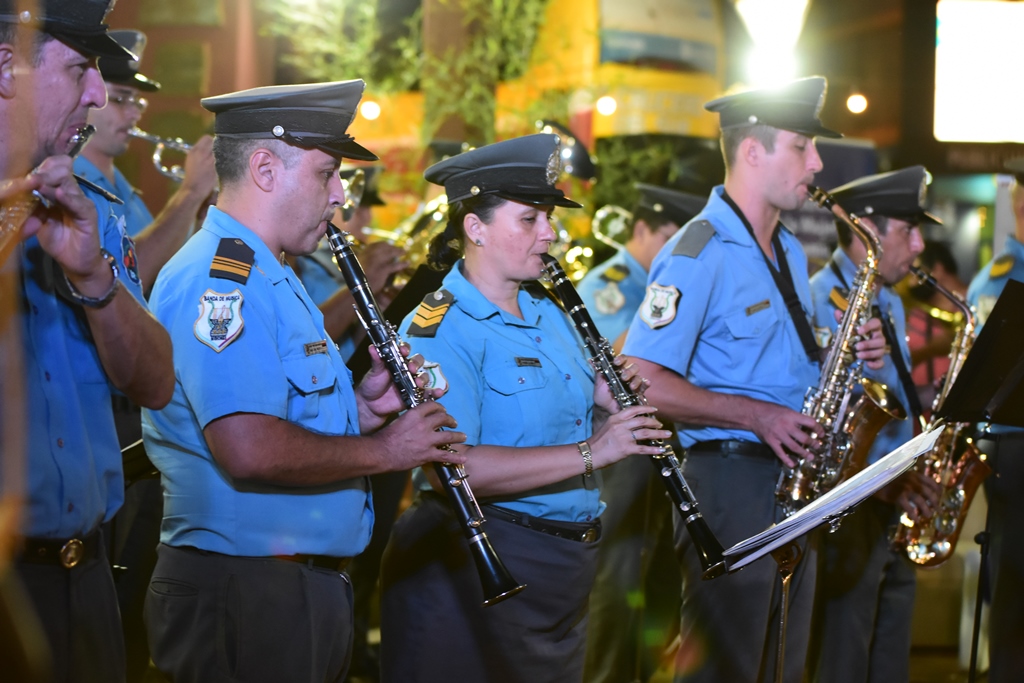 Musica de la Banda de la Policía.