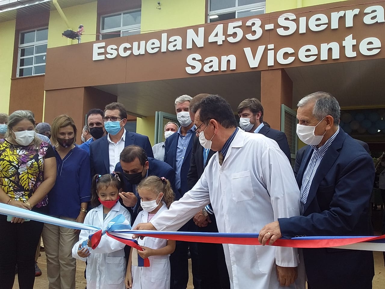 Oscar Herrera Ahuad inauguró una escuela en San Vicente: “Hoy vengo a decirles que la educación es el pilar fundamental de este Gobierno”