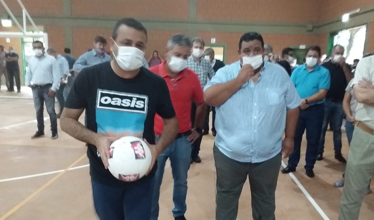 El gobernador Oscar Herrera Ahuad inauguró un Polideportivo en Cerro Corà: “Hay que difundir, ayudar y acompañar”