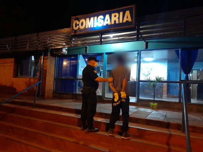 intentaba robar en un comercio