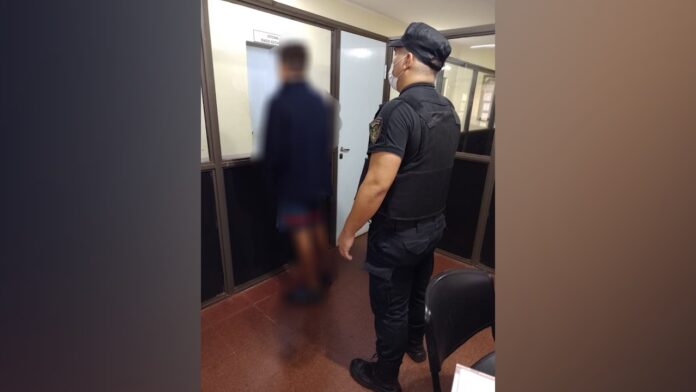 adolescente adolescente le amputó un dedo a su padre