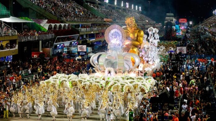 Brasil | Niña de 11 años murió al caer de una carroza en el carnaval de Río