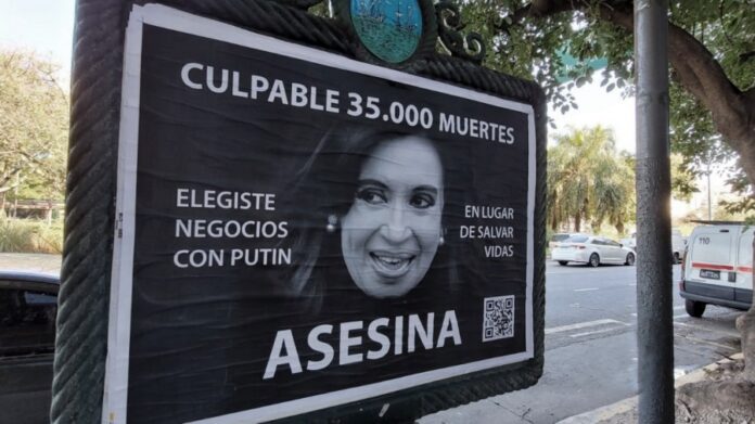 afiches contra Cristina Kirchner