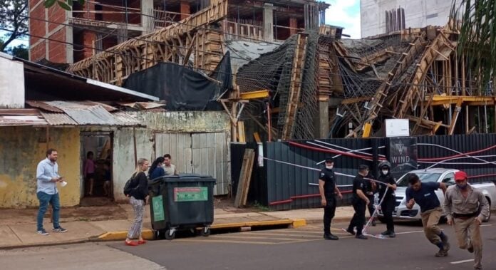 Continúan los peritajes tras el derrumbe del edificio de la avenida Urquiza y la obra quedó paralizada