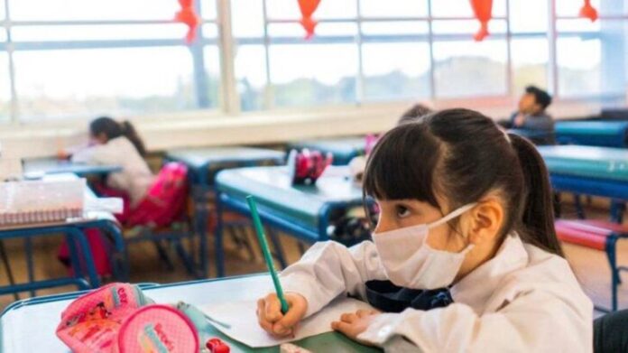 una hora más de clases