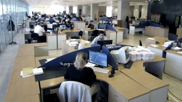 trabajadores de la administración pública a la presencialidad