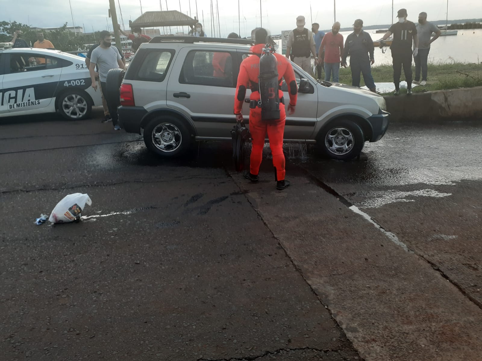 Posadas | Un hombre fue hallado sin vida dentro de un auto hundido en el Río Paraná
