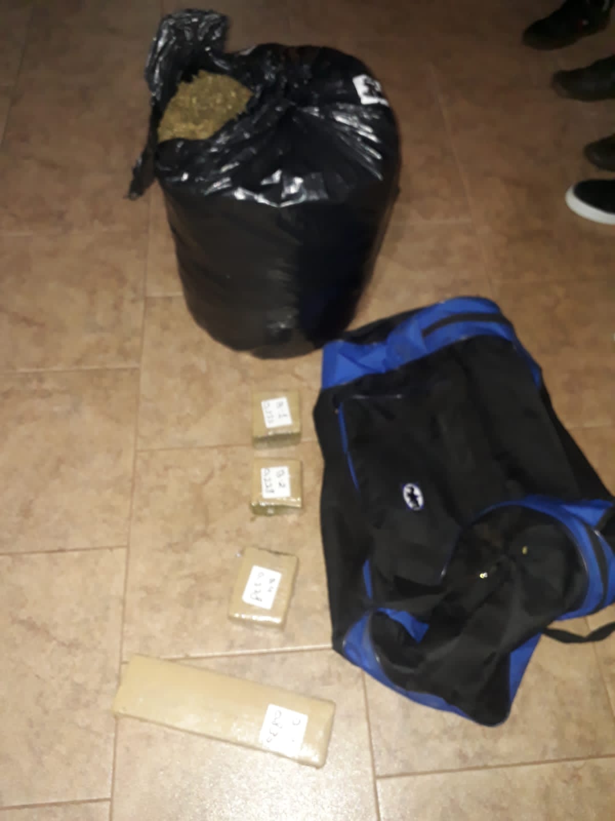 El Soberbio | Detuvieron en un control vial a cinco jóvenes que transportaban más de 9 kilos de marihuana 