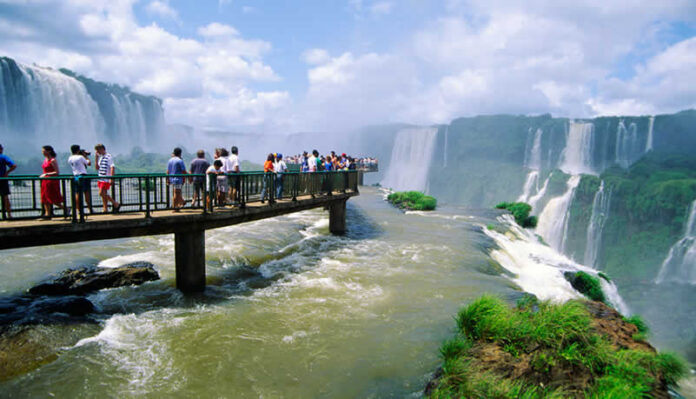 visitantes en el Parque Nacional Iguazú