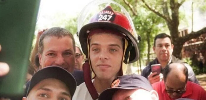 Santiago Maratea visitó Corrientes y se encontró con los bomberos  voluntarios: “me sirvió para tomar dimensión de lo que logramos”