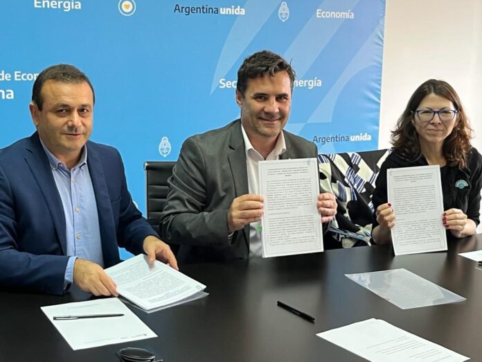 Oscar Herrera Ahuad firmó en Buenos Aires un convenio