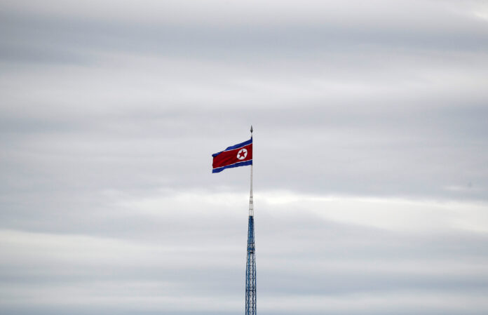 Corea del Norte dispara un misil balístico