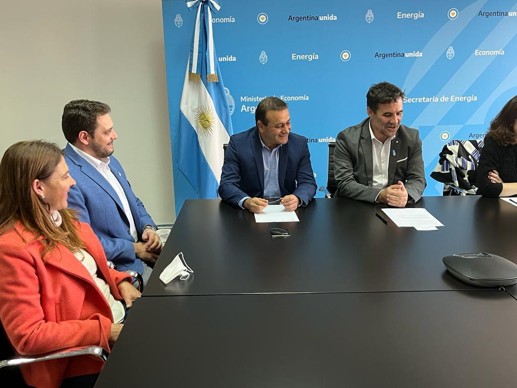 Oscar Herrera Ahuad firmó en Buenos Aires un convenio para la remodelación de la Estación Transformadora de Puerto Iguazú 
