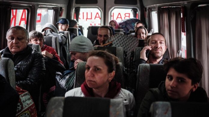 Evacuaron a más de 300 personas en Mariupol