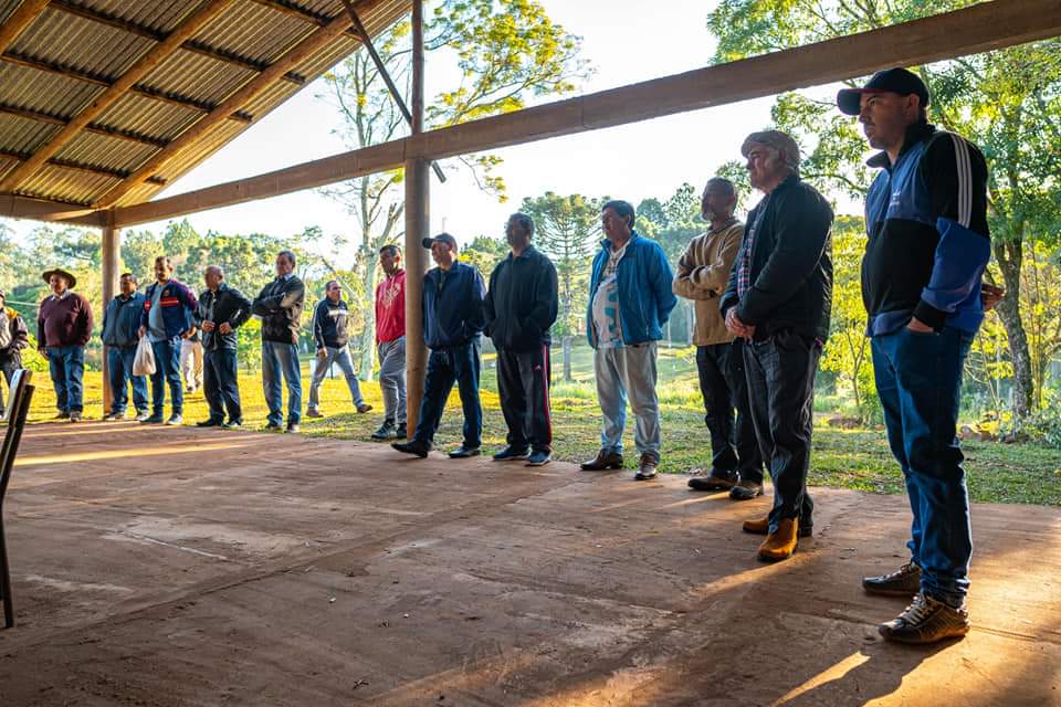 Autoridades del IFAI se reunieron con pequeños productores ganaderos y feriantes de Bernardo de Irigoyen