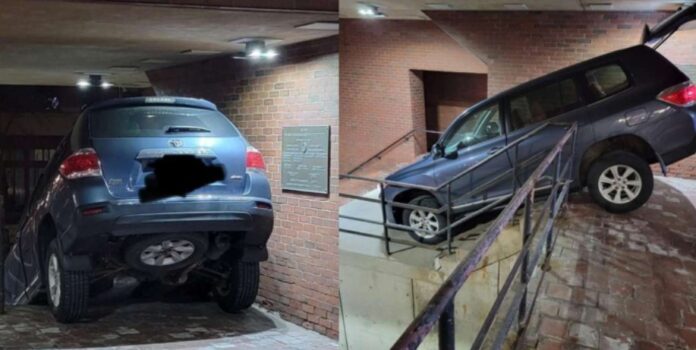 mujer manejó por unas escaleras