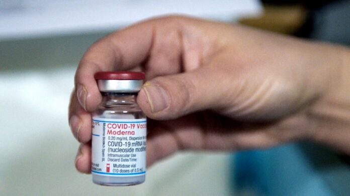 Moderna anunció buenos resultados de su vacuna modificada contra Ómicron