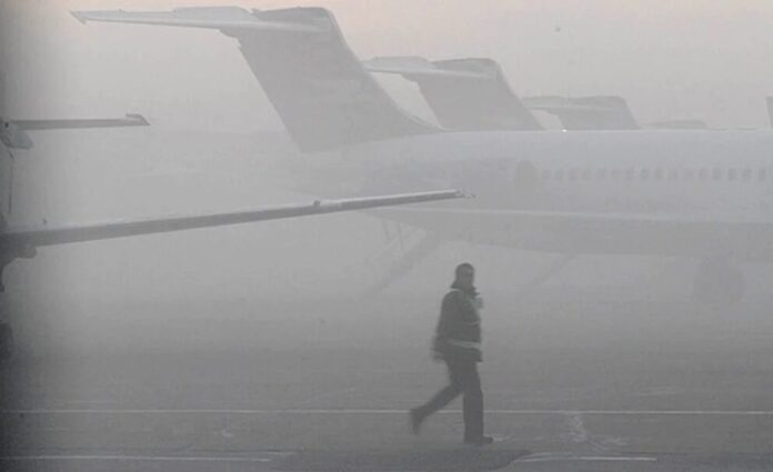 Cancelación de vuelos por la intensa niebla
