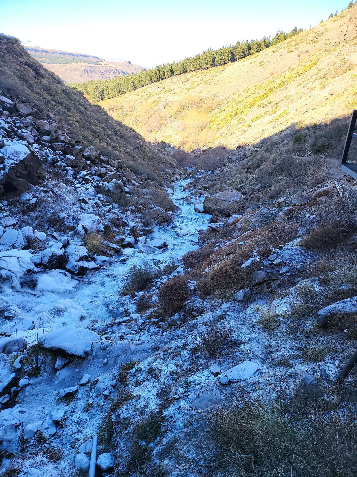 Se congeló una reconocida cascada en Neuquén
