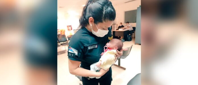 policías le salvaron la vida a una recién nacida