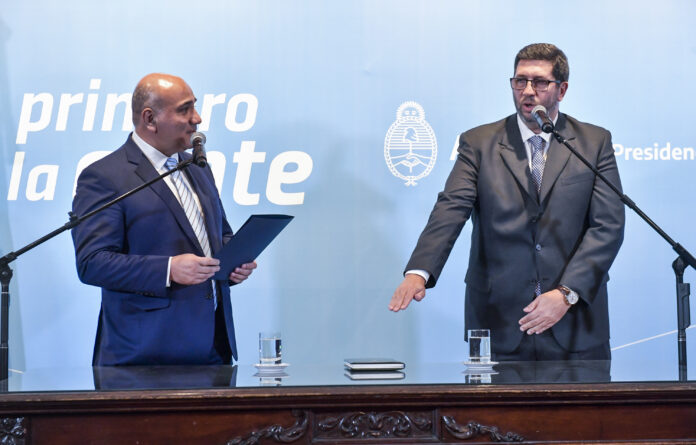 Juan Manzur le tomó juramento al vicejefe de Gabinete, Juan Manuel Olmos