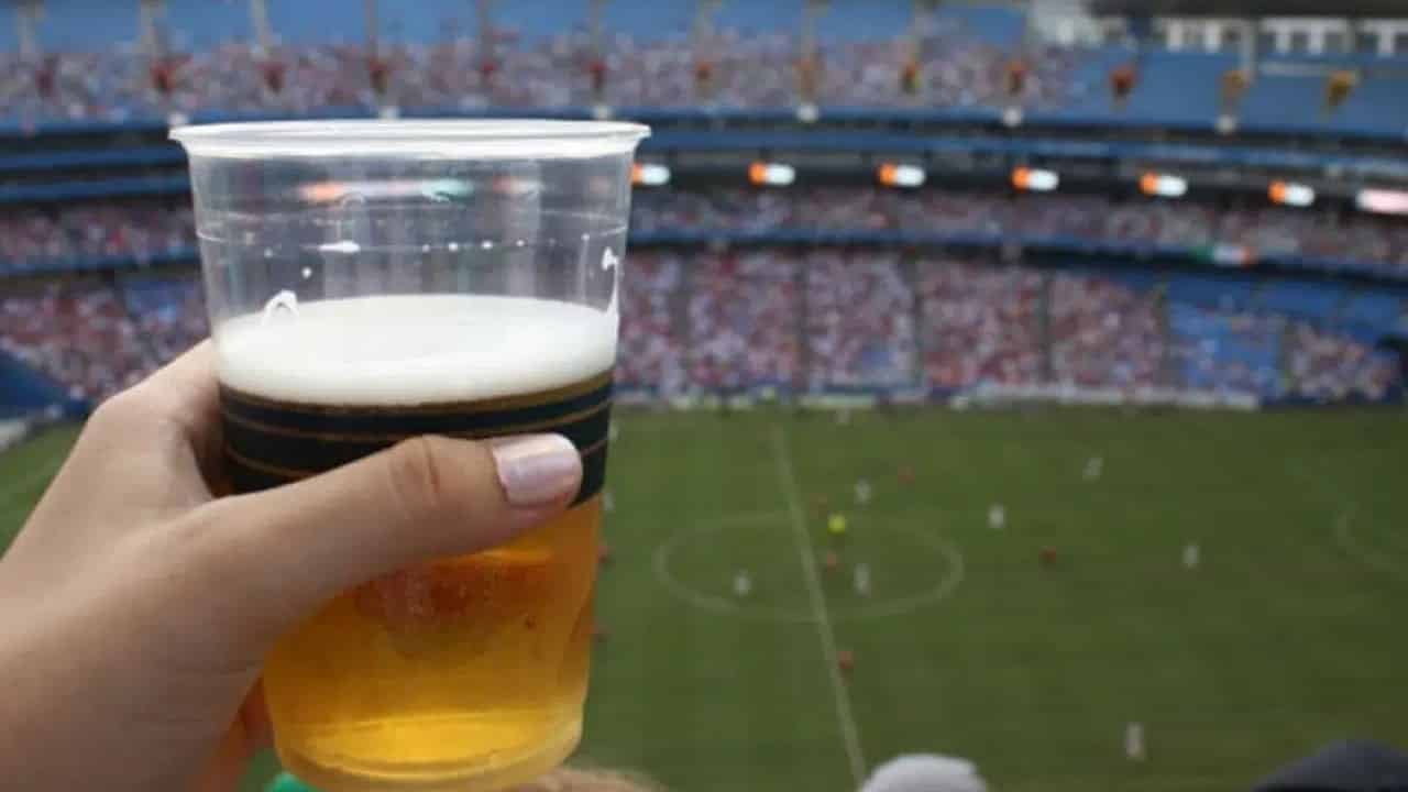 vuelve la cerveza a las canchas argentinas