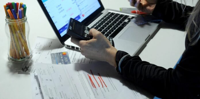 depositaron 300 veces más de sueldo