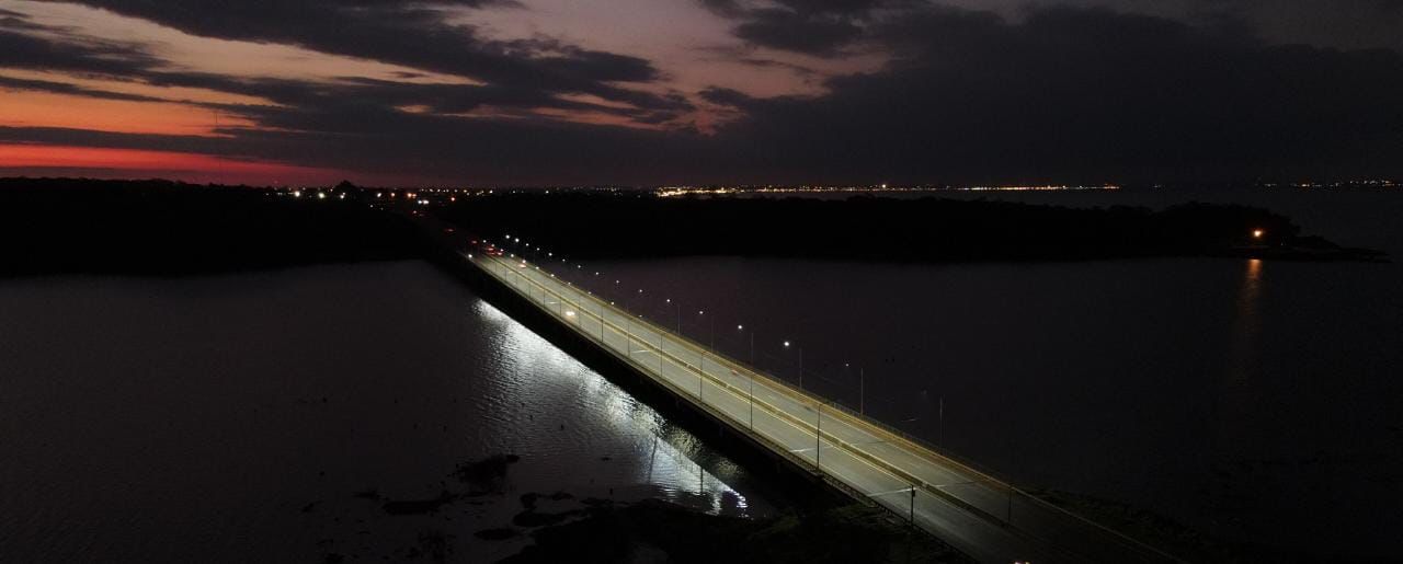 luminaria sobre el Puente Garupá 